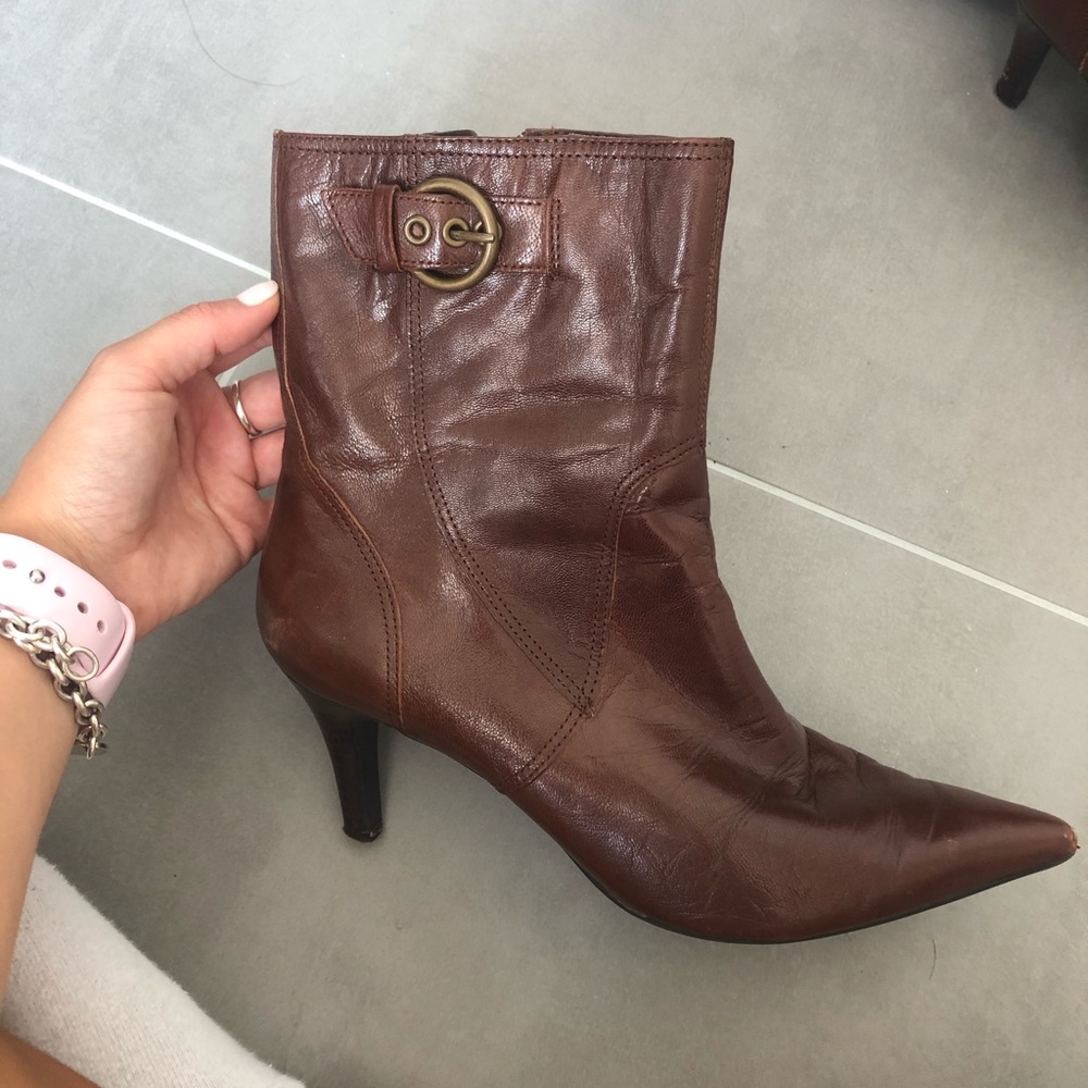 Nine West “Eye Opener” brown heeled booties